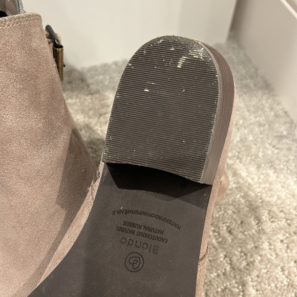 Blondo Sadie Waterproof Bootie. Size 8.5. Mushroom Suede. *good condition* - Picture 8 of 15
